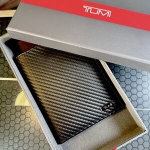 TUMI®  |  PASSPORT CASE  |  “CARBON FIBER”  |  NEW in BOX  |